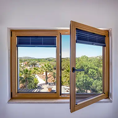 Mestre Raposa - Windows - Open wooden window interior